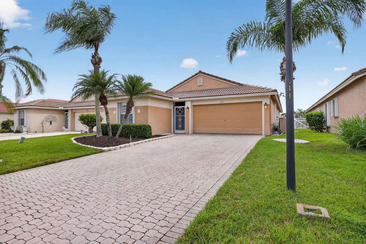 Front Elevation at 827 NW Greenwich Court, Port St. Lucie