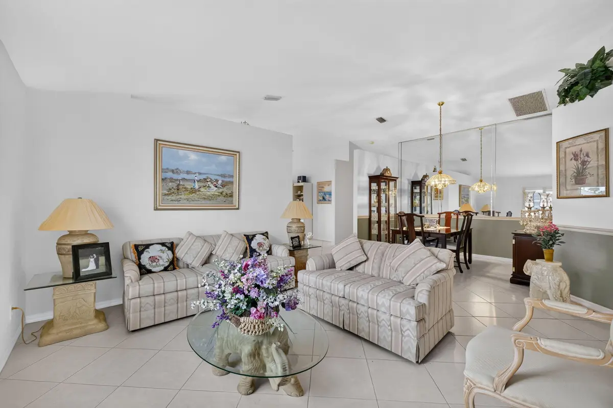 Living Area at 827 NW Greenwich Court, Port St. Lucie