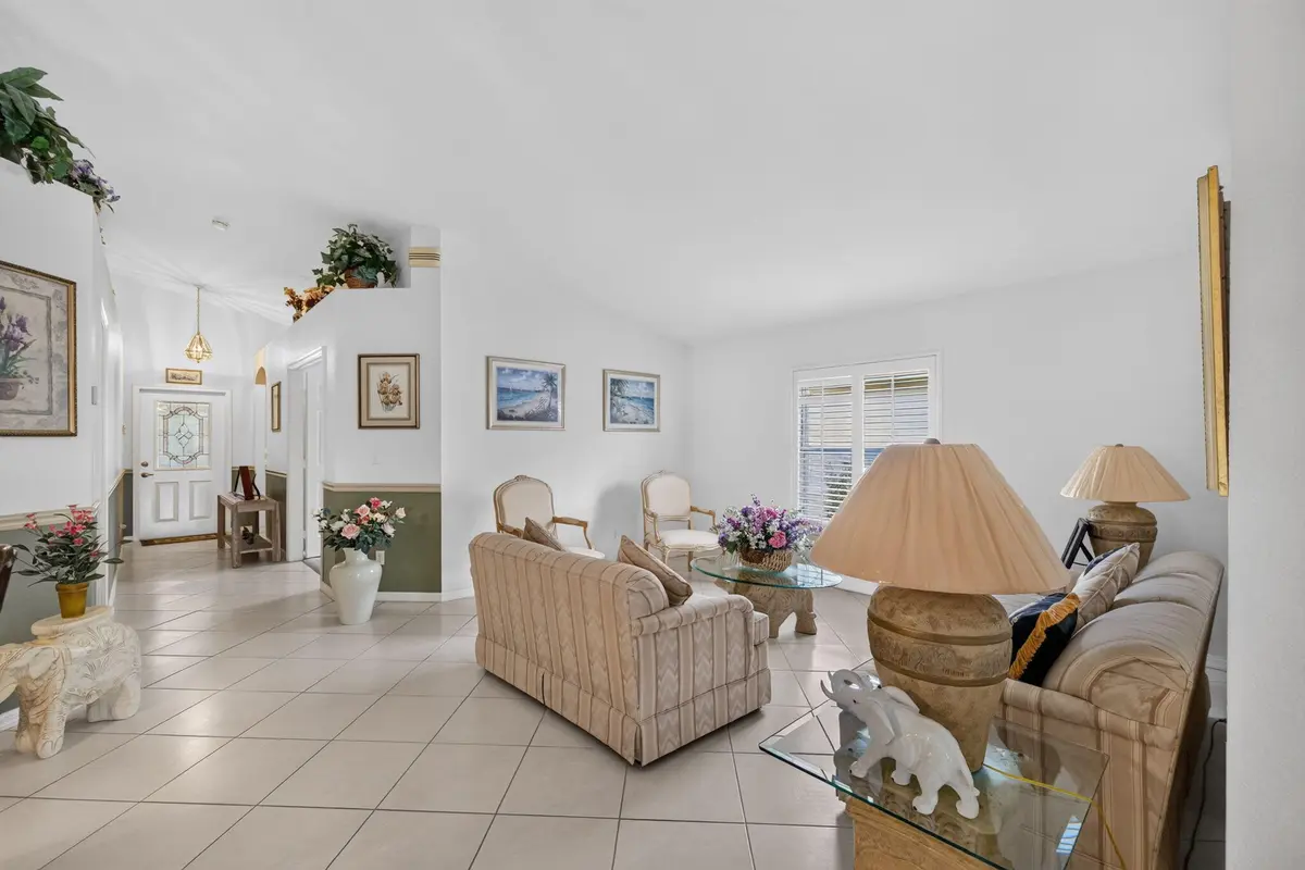 Living Area at 827 NW Greenwich Court, Port St. Lucie