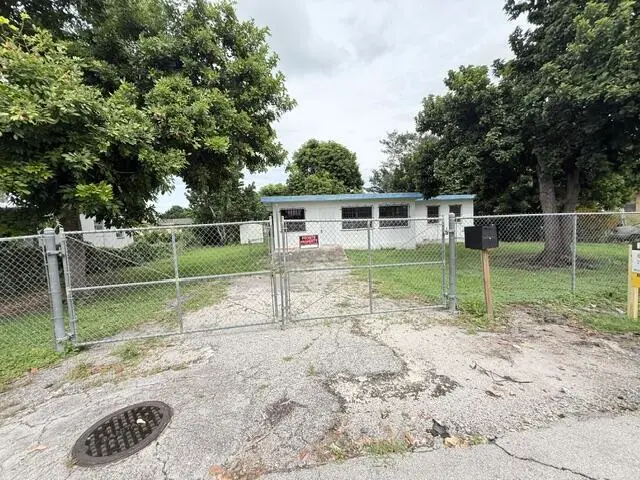 IMG_9127 at 1421 NW Avenue D, Belle Glade
