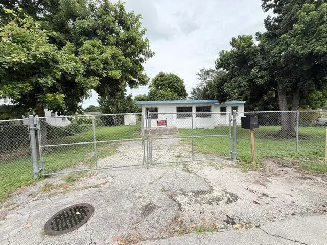 IMG_9129 at 1421 NW Avenue D, Belle Glade