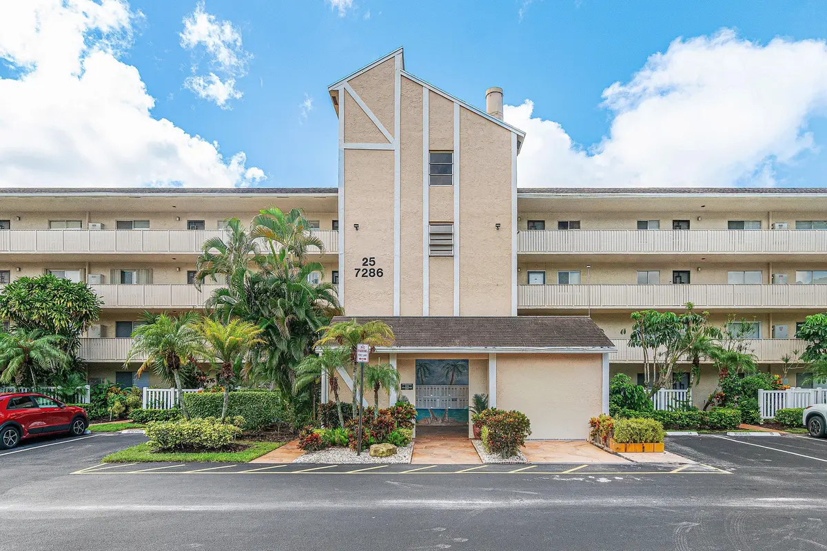 Front view at 7286 Huntington Lane 108, Delray Beach