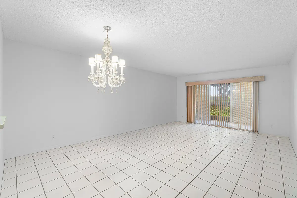 Living/Dining at 7286 Huntington Lane 108, Delray Beach