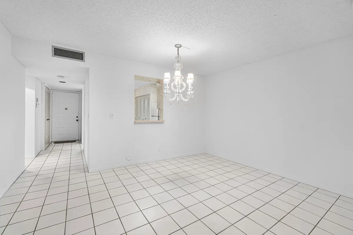 Dining Area at 7286 Huntington Lane 108, Delray Beach