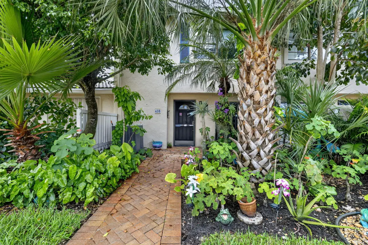 1-web-or-mls-_14A4099 at 43 W STRATFORD Lane B, Boynton Beach