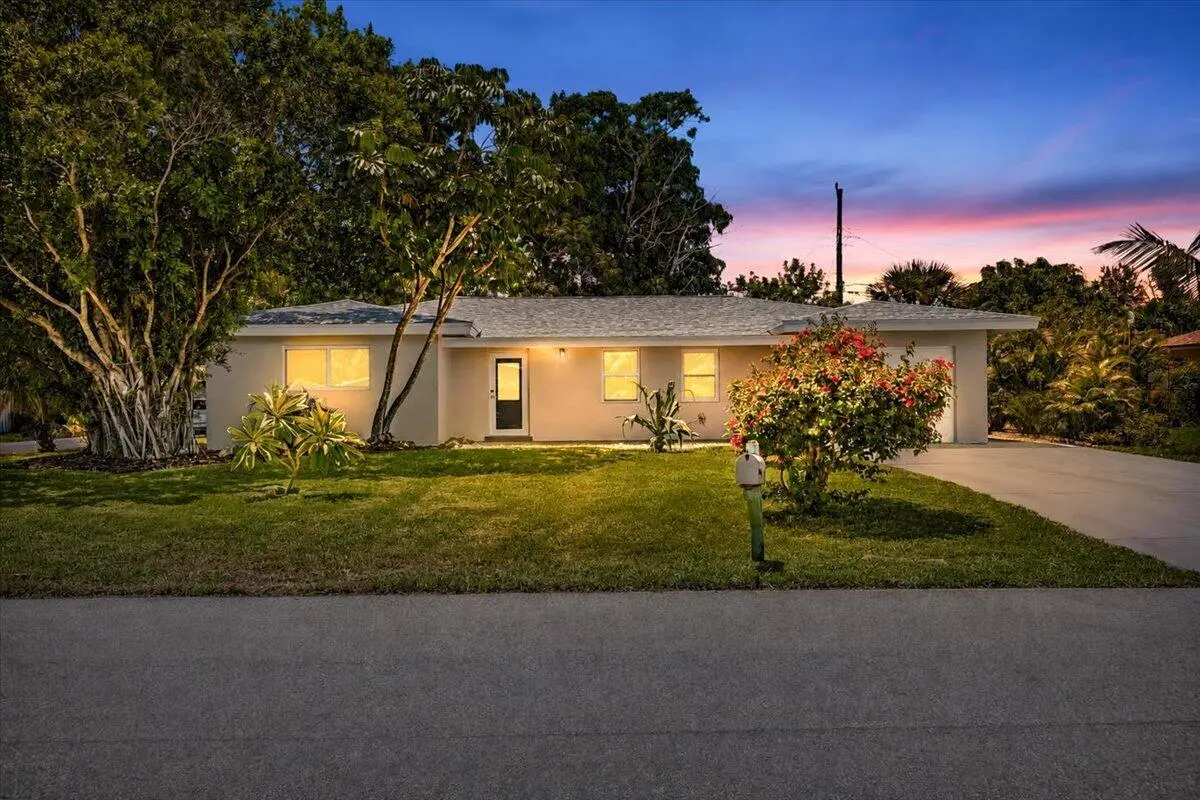 01-1-5H2A4730 at 902 Garnett Street, Lantana