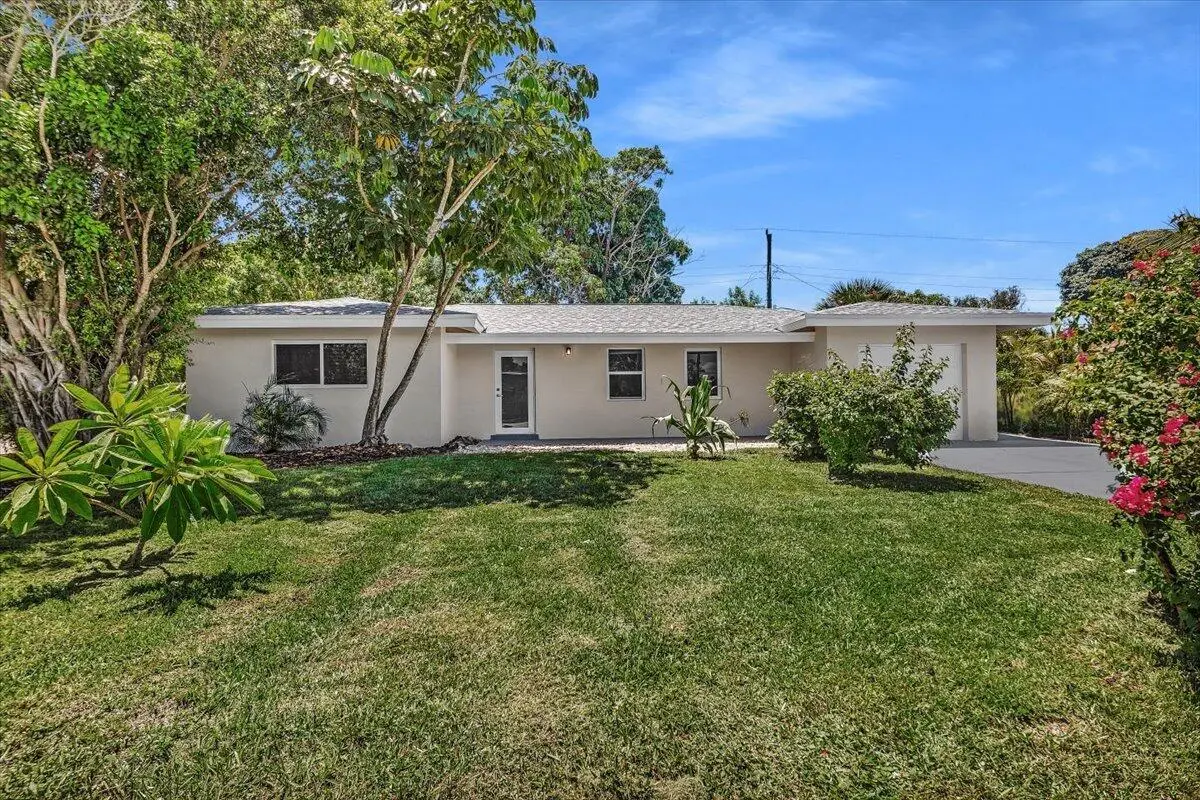 03-5H2A4735 at 902 Garnett Street, Lantana