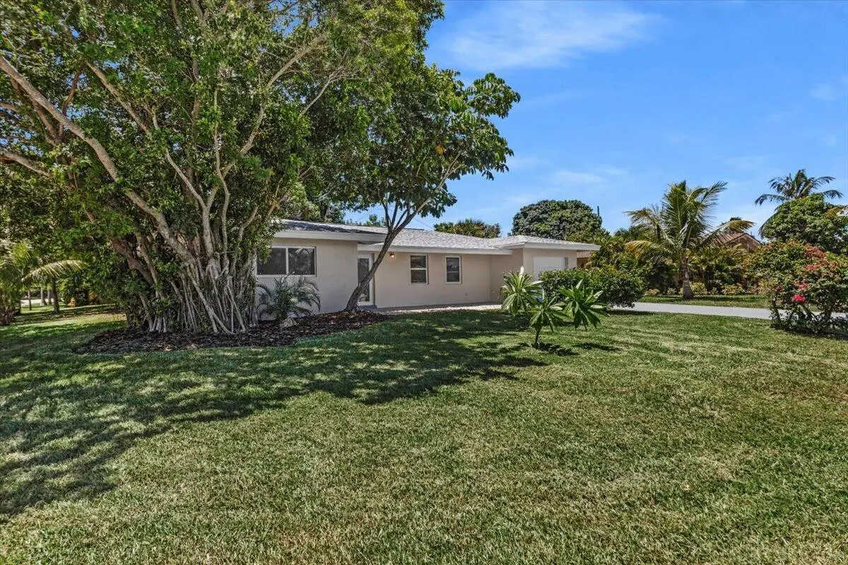 04-5H2A4740 at 902 Garnett Street, Lantana