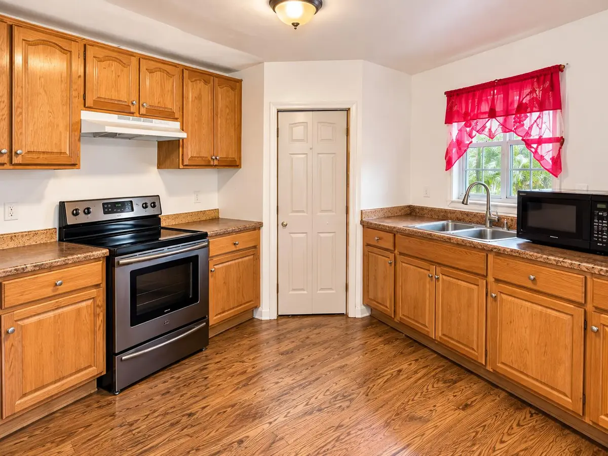 kitchen at 151 TEMPLE Drive, Loxahatchee Groves