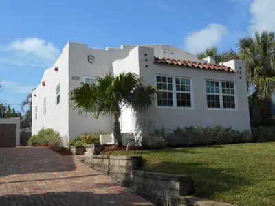 832 BISCAYNE Drive, West Palm Beach – Single Family Residence for rent