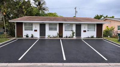 280 NE 40th Court, Oakland Park – Duplex for sale