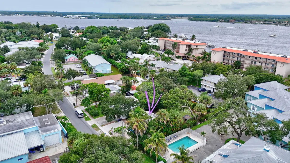 second drone with arrow at 616 SW CLEVELAND Avenue, Stuart