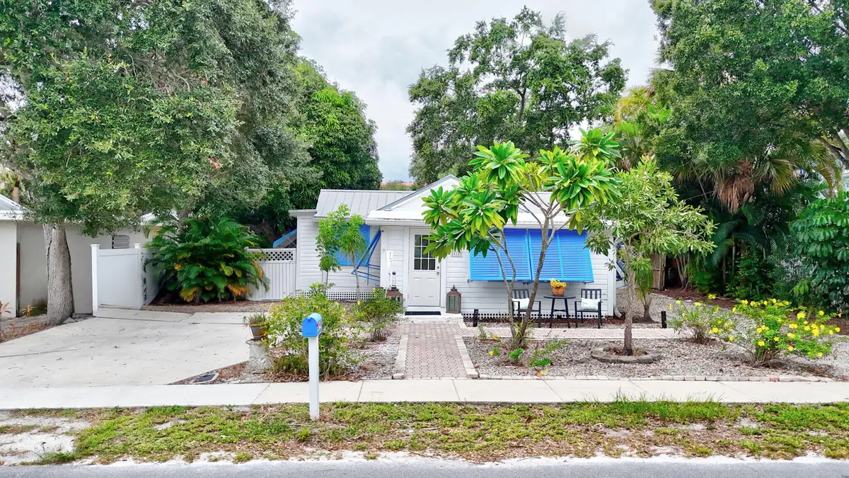 front of home at 616 SW CLEVELAND Avenue, Stuart