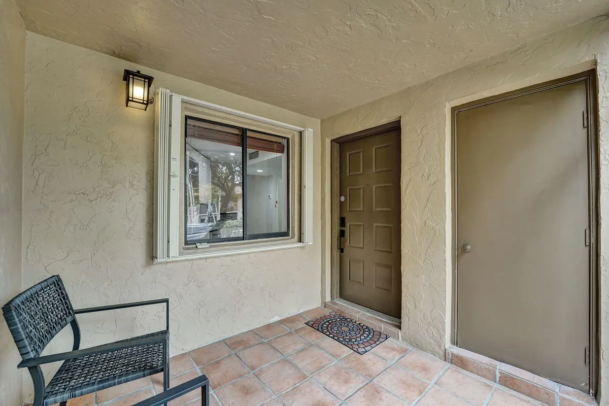 6-web-or-mls-DSC05243 at 310 Lakeview Drive 105, Weston