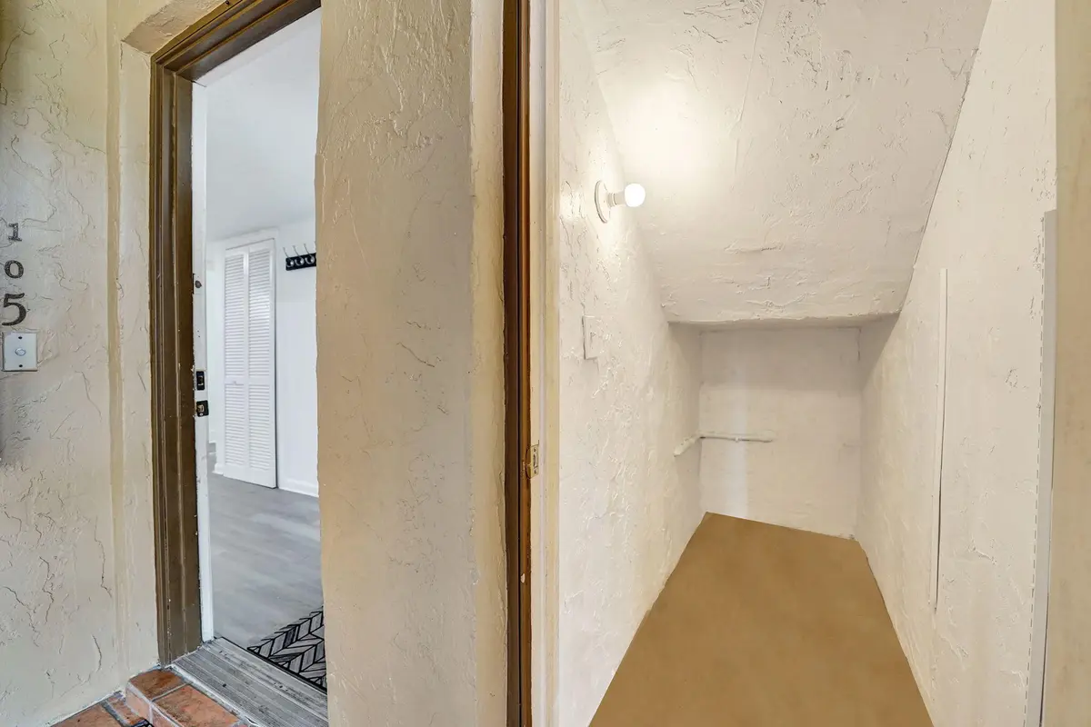 7-web-or-mls-DSC05246 at 310 Lakeview Drive 105, Weston
