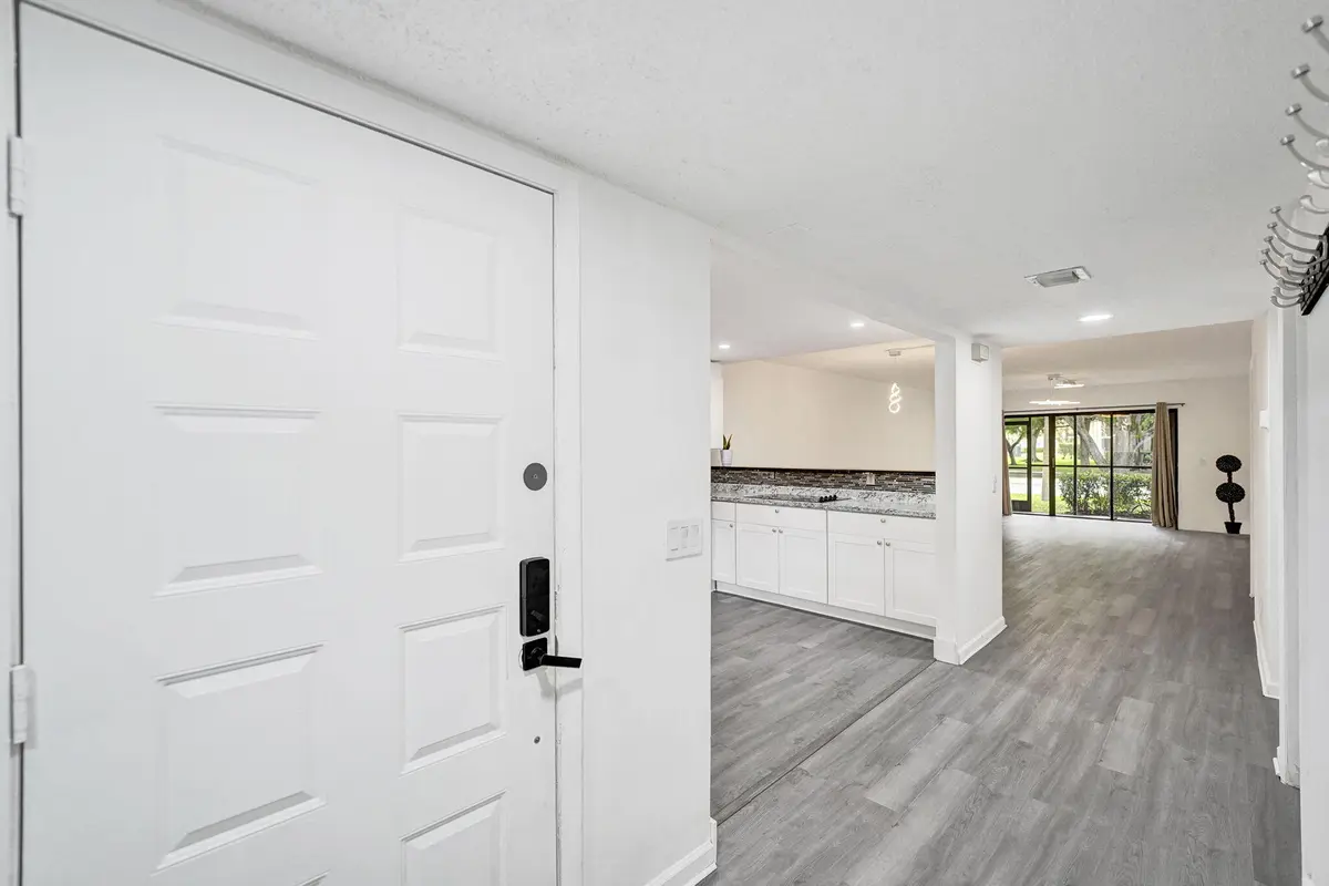 26-web-or-mls-DSC05303 at 310 Lakeview Drive 105, Weston