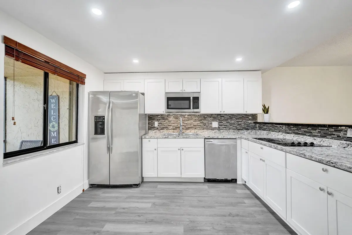 28-web-or-mls-DSC05309 at 310 Lakeview Drive 105, Weston