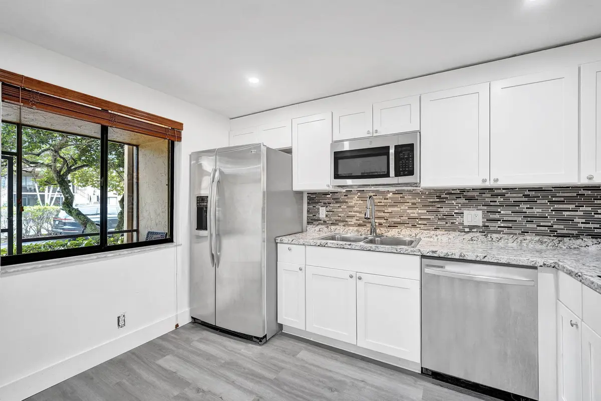 31-web-or-mls-DSC05318 at 310 Lakeview Drive 105, Weston