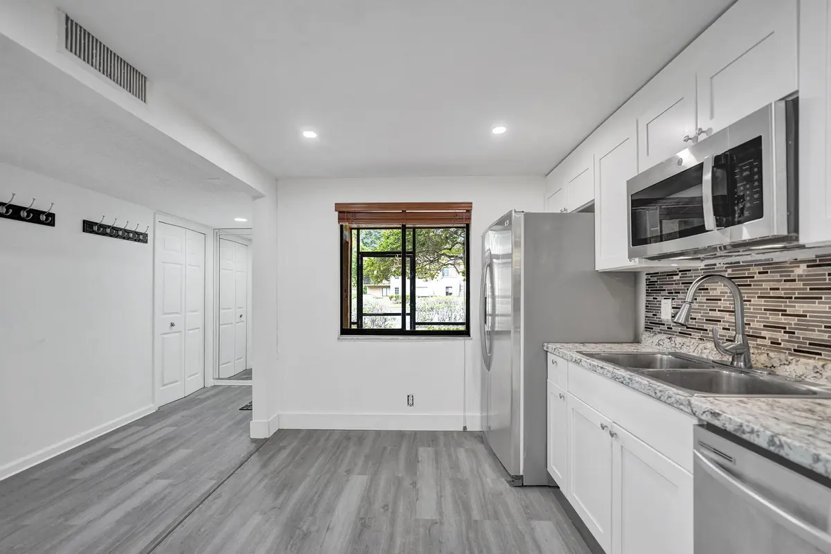 32-web-or-mls-DSC05321 at 310 Lakeview Drive 105, Weston