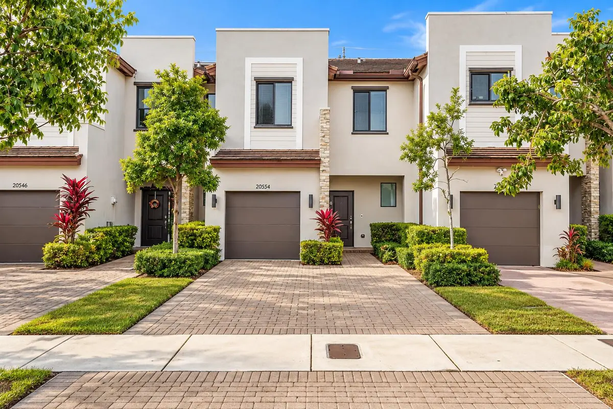 15 Mejorada at 20554 NE 2ND Court, Miami