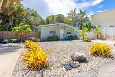 2120-2130 NE Flamingo Terrace, Jensen Beach – Duplex for sale