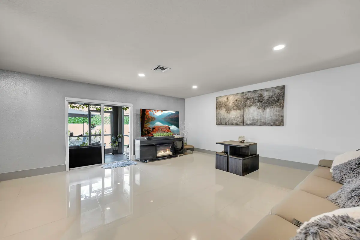 1-7AA at 5933 MANCHESTER Way 5933, Tamarac