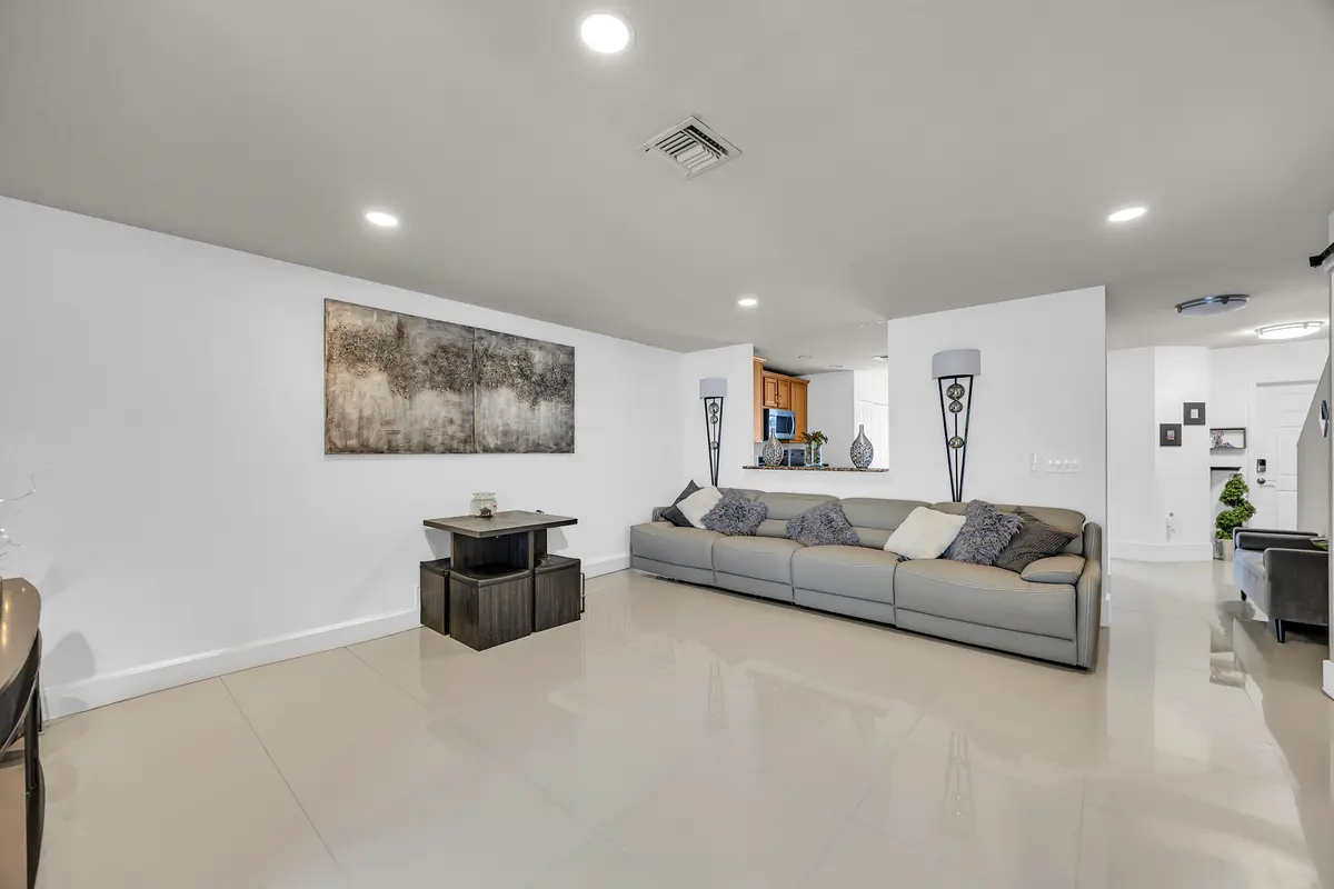 1-8A at 5933 MANCHESTER Way 5933, Tamarac