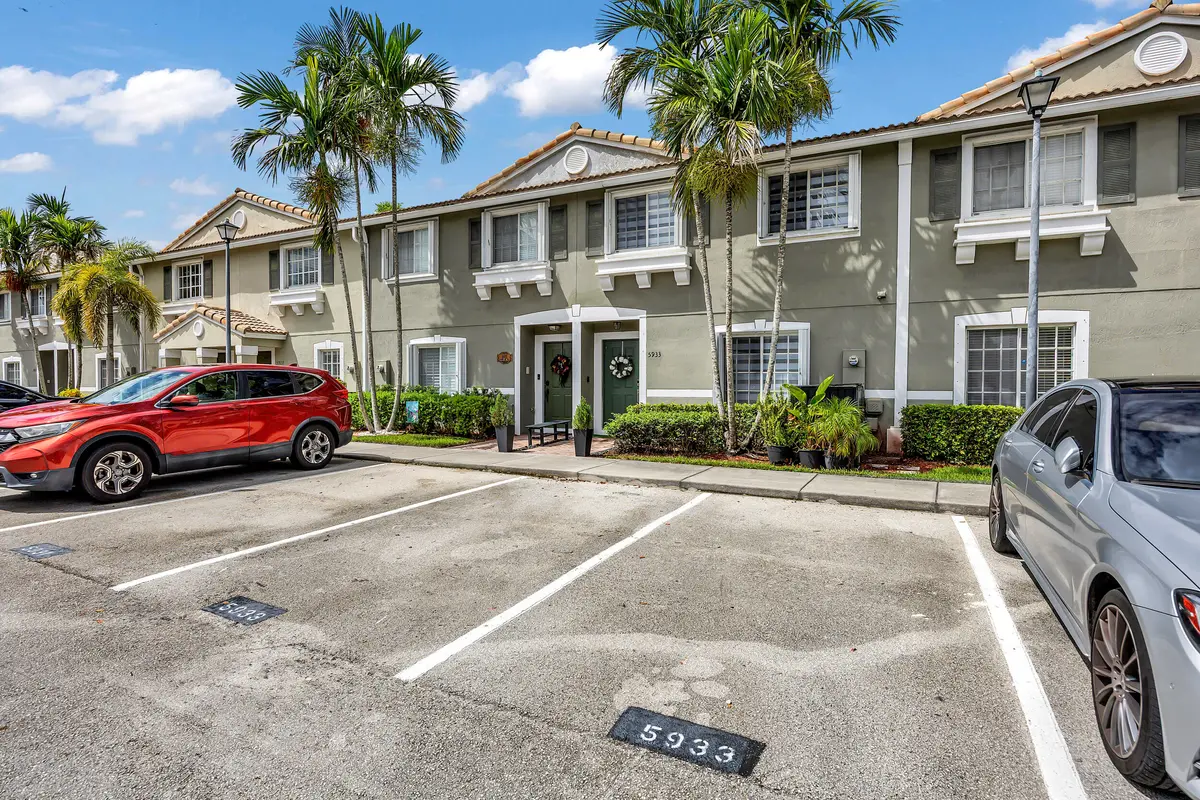 1-36 at 5933 MANCHESTER Way 5933, Tamarac