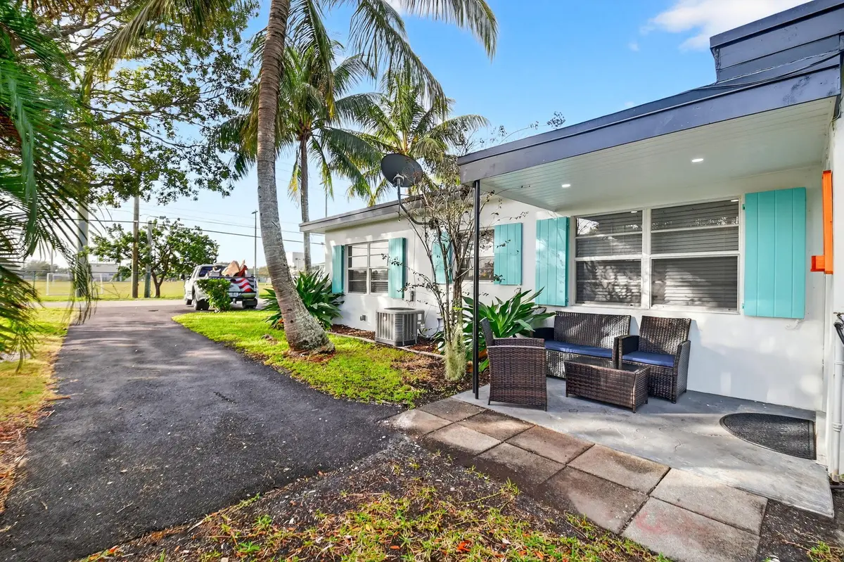 3-web-or-mls-DSC_7216 at 323 DE CARIE Street 1, Delray Beach