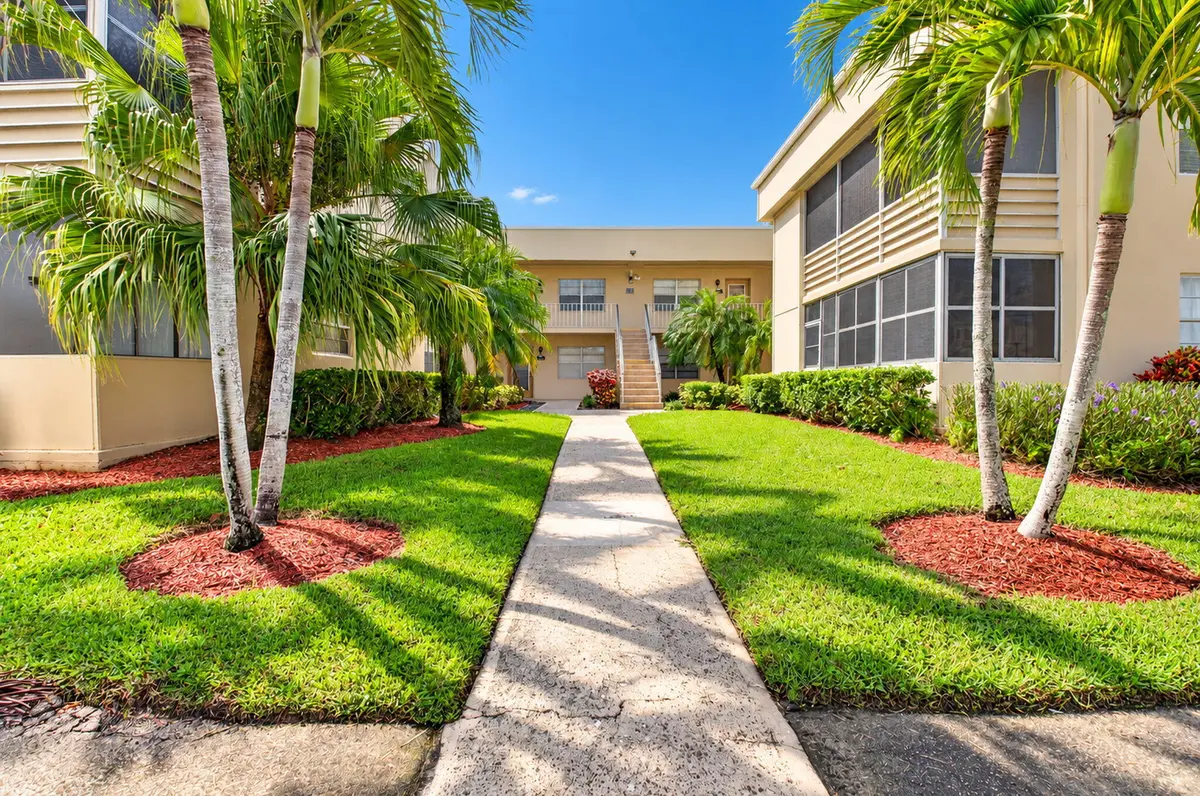 End Unit at 386 Capri I, Delray Beach