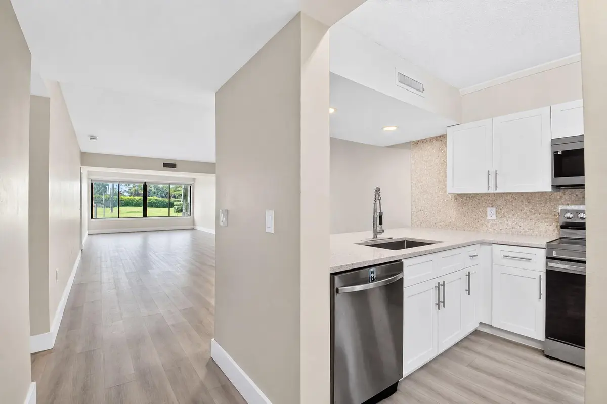 Entrance way from front door at 3507 VILLAGE Boulevard 105, West Palm Beach