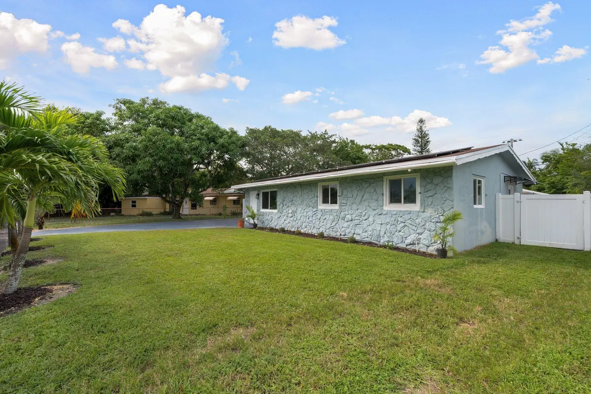 3767 SW 16th Ct Fort Lauderdale-54 (1) at 3767 SW 16TH Court, Fort Lauderdale