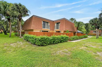 2405 24TH Court, Jupiter – Townhouse for rent