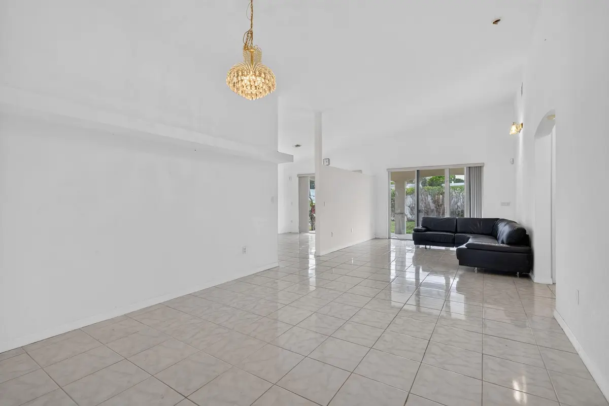 7-web-or-mls-_A7A9411 at 900 SE 2ND Avenue, Dania Beach