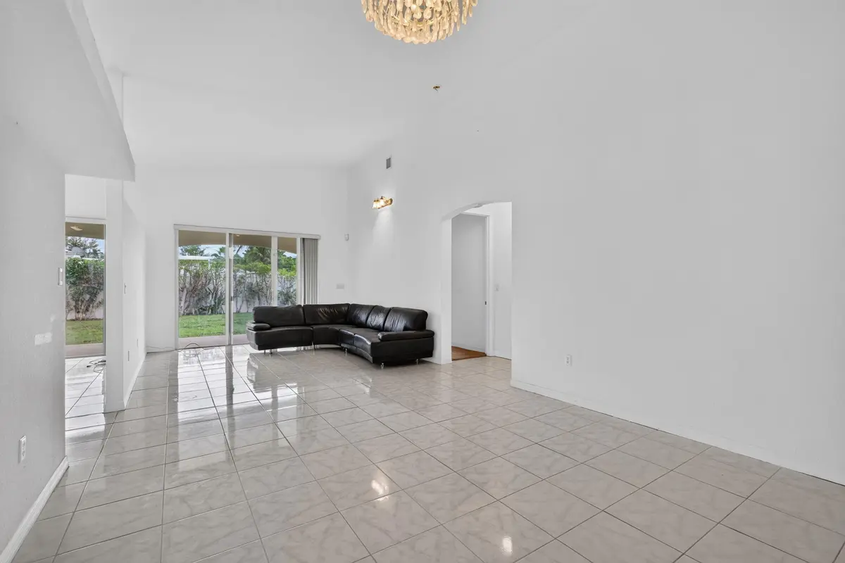 8-web-or-mls-_A7A9421 at 900 SE 2ND Avenue, Dania Beach
