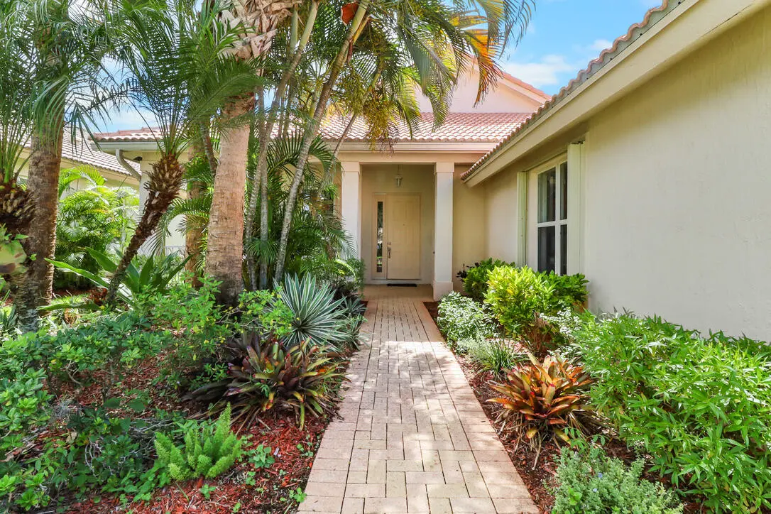 Welcome Entry at 9110 Bay Harbour Circle, West Palm Beach