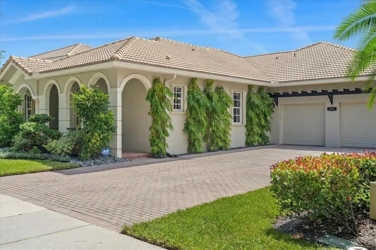 Beautiful Landscaping at 136 Via Santa Cruz, Jupiter