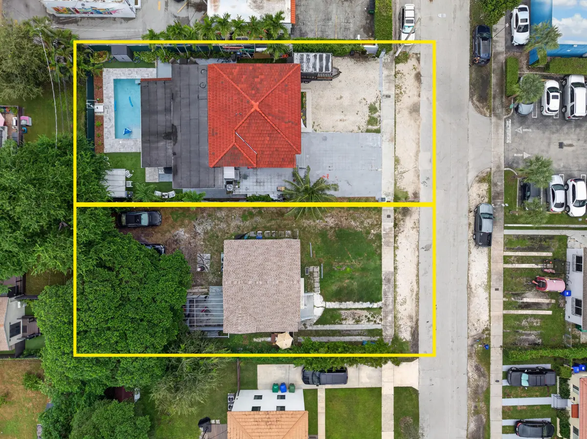 dipietro-13-ol at 3711 SW 27th Terrace, Miami