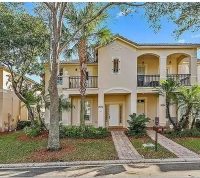 8052 MURANO Circle, Palm Beach Gardens – Townhouse for rent