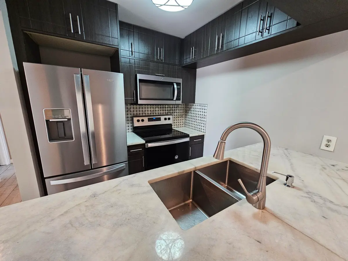 KITCHEN at 1822 ABBEY Road 105, West Palm Beach