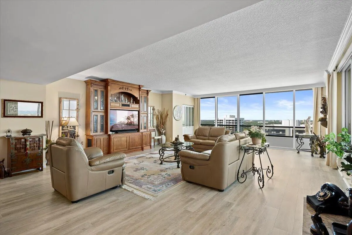 05-LUX_1699.jpg1 at 100 LAKESHORE Drive 2156, North Palm Beach