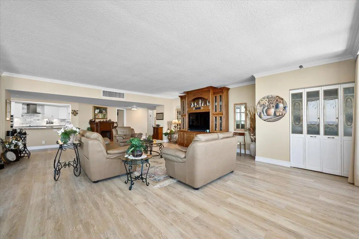 06-LUX_1704 at 100 LAKESHORE Drive 2156, North Palm Beach