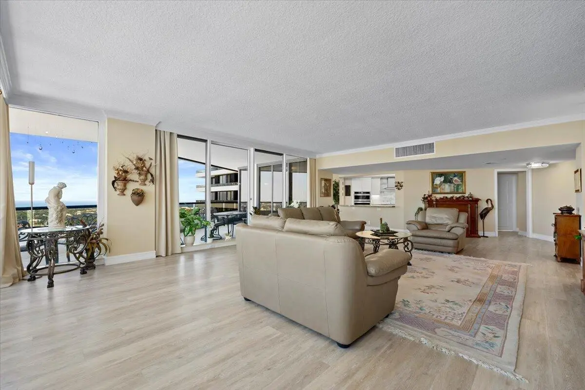 08-LUX_1709 at 100 LAKESHORE Drive 2156, North Palm Beach