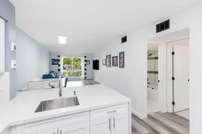 2106 S Cypress Bend Drive 207, Pompano Beach – Condominium for sale