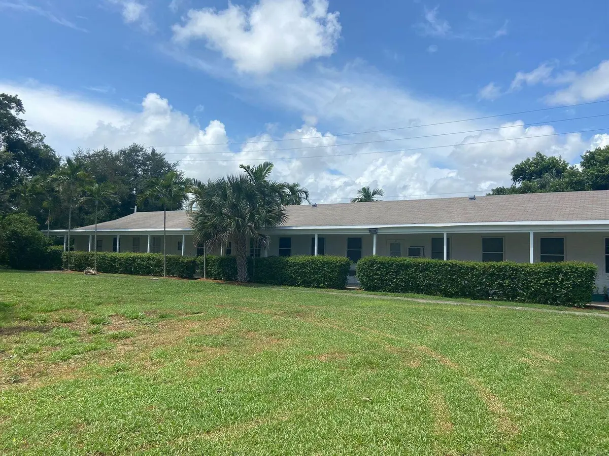 large (1) at 3000 NW 5TH Avenue 3, Boca Raton