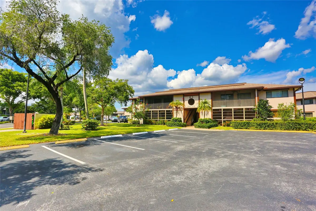 Photo 5 at 9712 S Belfort Circle, Tamarac