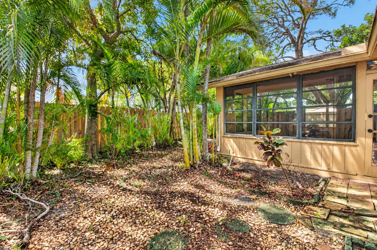 SIDE YARD AREA at 772 NW 25th Avenue, Delray Beach