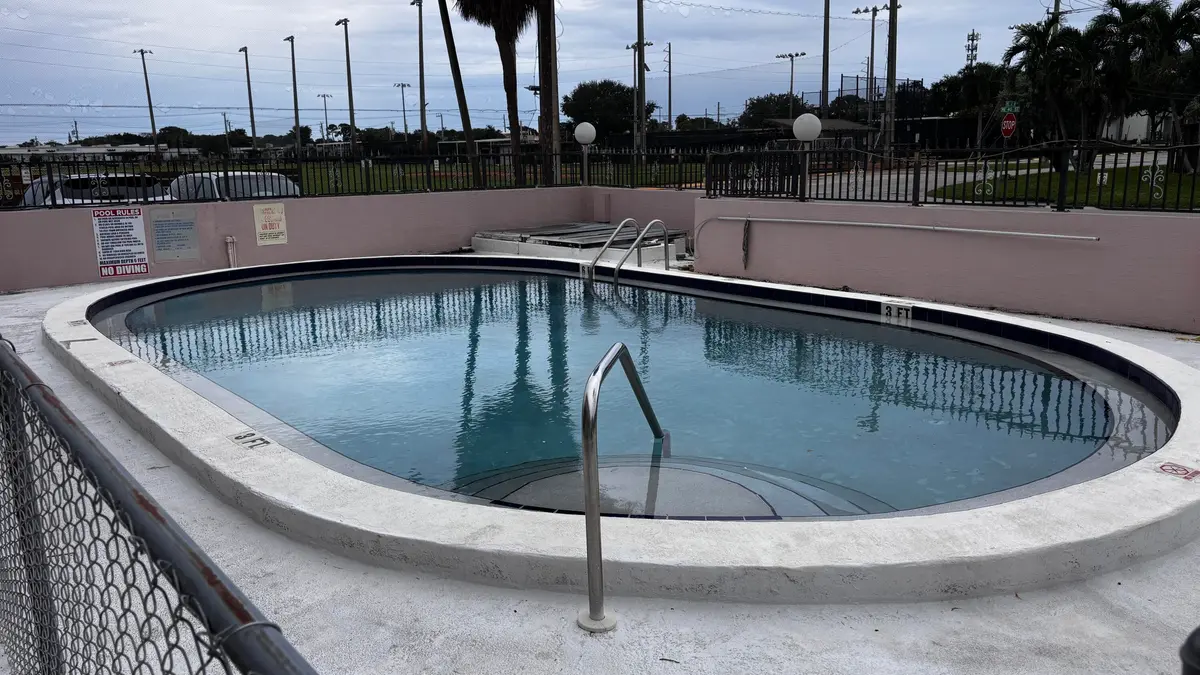 IMG_2779 at 250 NE 40TH Street 38, Oakland Park