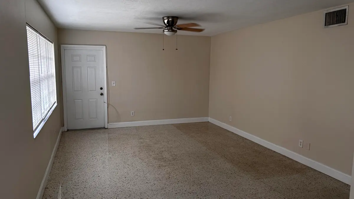 IMG_2781 at 250 NE 40TH Street 38, Oakland Park