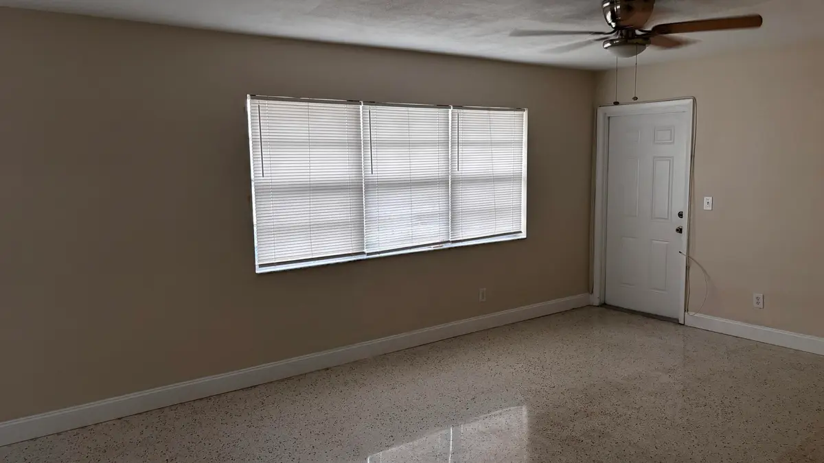 IMG_2785 at 250 NE 40TH Street 38, Oakland Park